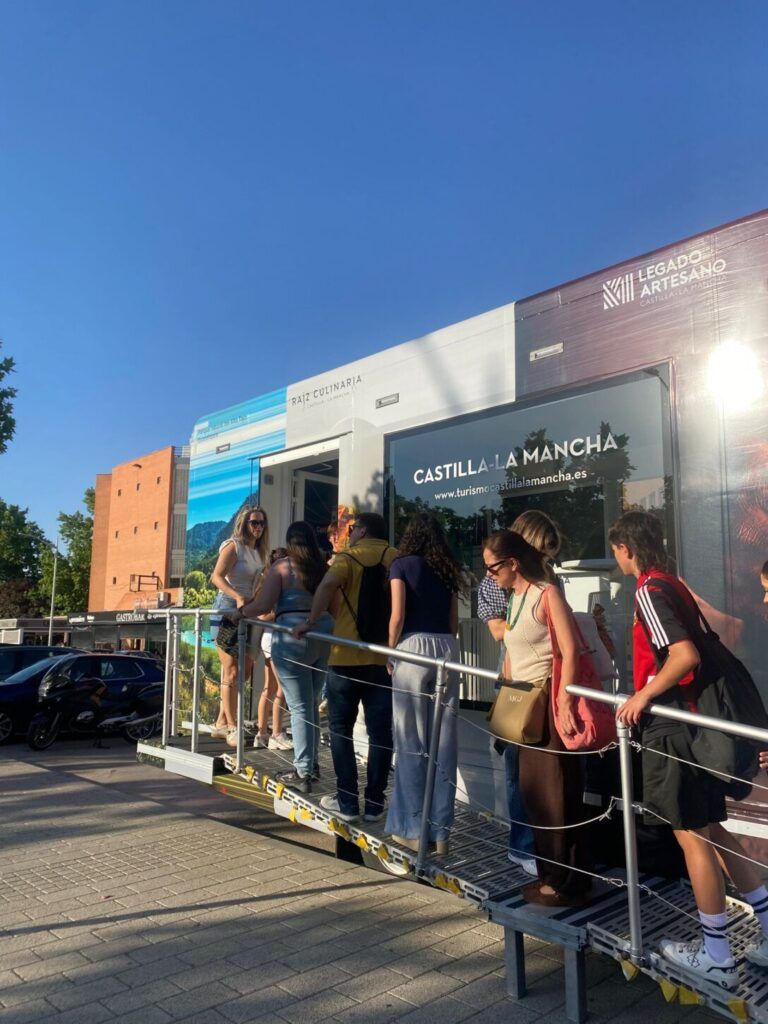 Unidad móvil, Feria de Albacete, turismo Castilla-La Mancha, promoción turística,