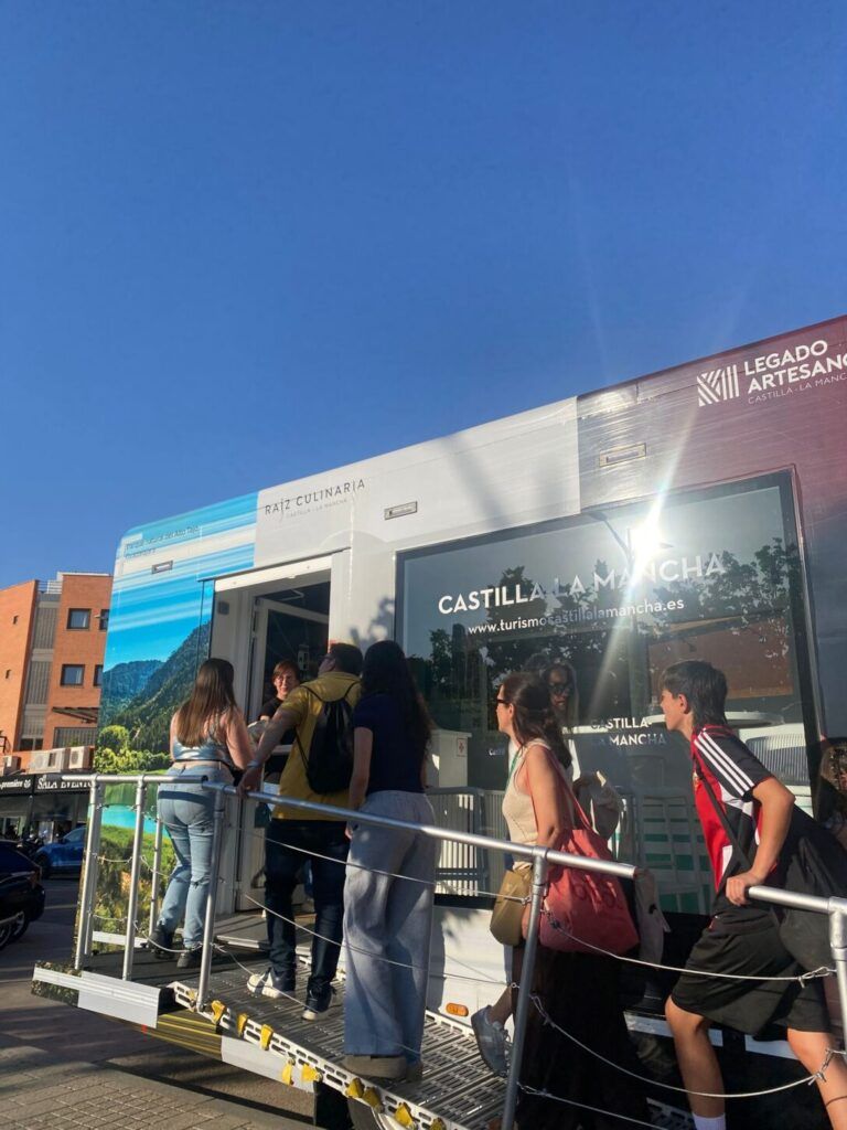 Unidad móvil, Feria de Albacete, turismo Castilla-La Mancha, promoción turística,
