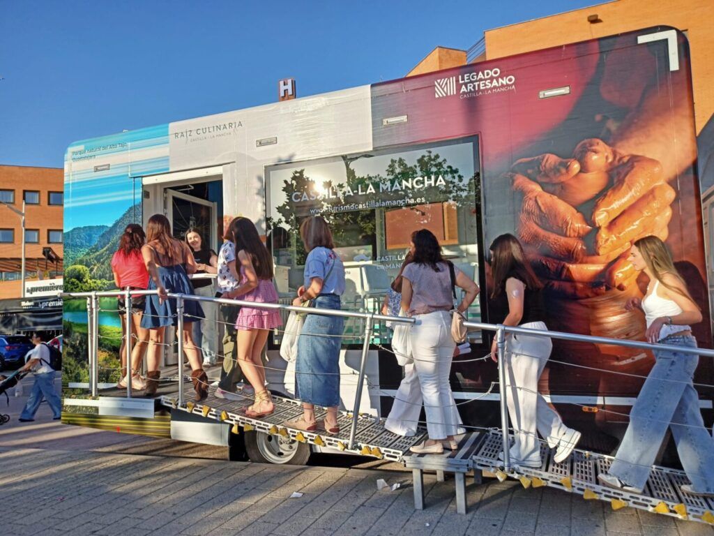 Unidad móvil, Feria de Albacete, turismo Castilla-La Mancha, promoción turística,