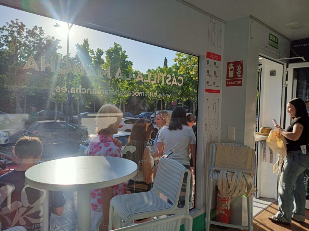 Unidad móvil, Feria de Albacete, turismo Castilla-La Mancha, promoción turística,